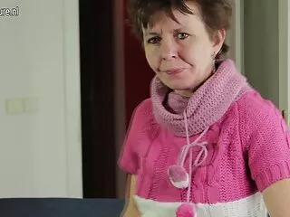 Oekraïense brunette Scarlet gratis porno film kijken wordt hard geneukt door regisseur Rocco