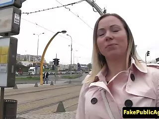 Student krijgt gratis sm filmpje een luid kreunend lulorgasme