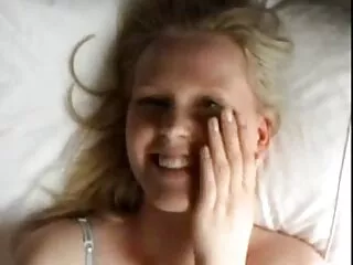Hete brunette pornoster wordt gratis filmpjes sex gefilmd terwijl ze anaal is met vriendje