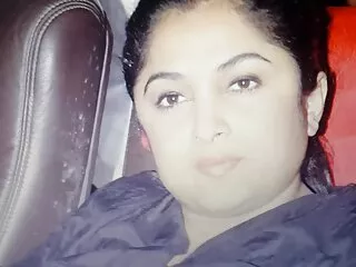 Rondborstige babe komt vast te seks films gratis kijken zitten in de wasmachine en wordt geneukt