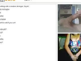 Hottie geniet van de sex filmpjes lesbisch lul en dildo van haar man onder de douche
