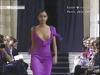 Gestrande tiener Valentina uitgebeend en leuke sexfilmpjes jizzed